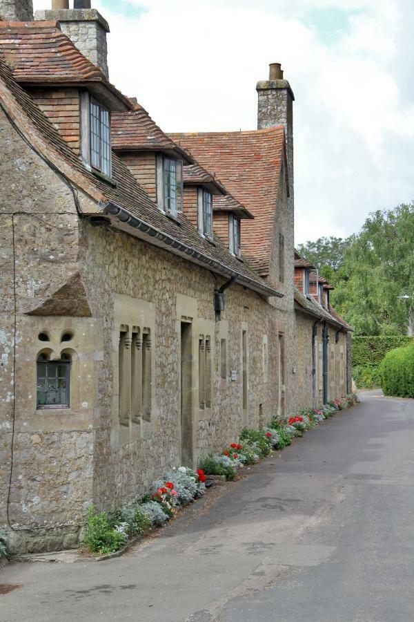 Lympne Castle Cottages Хайт Экстерьер фото